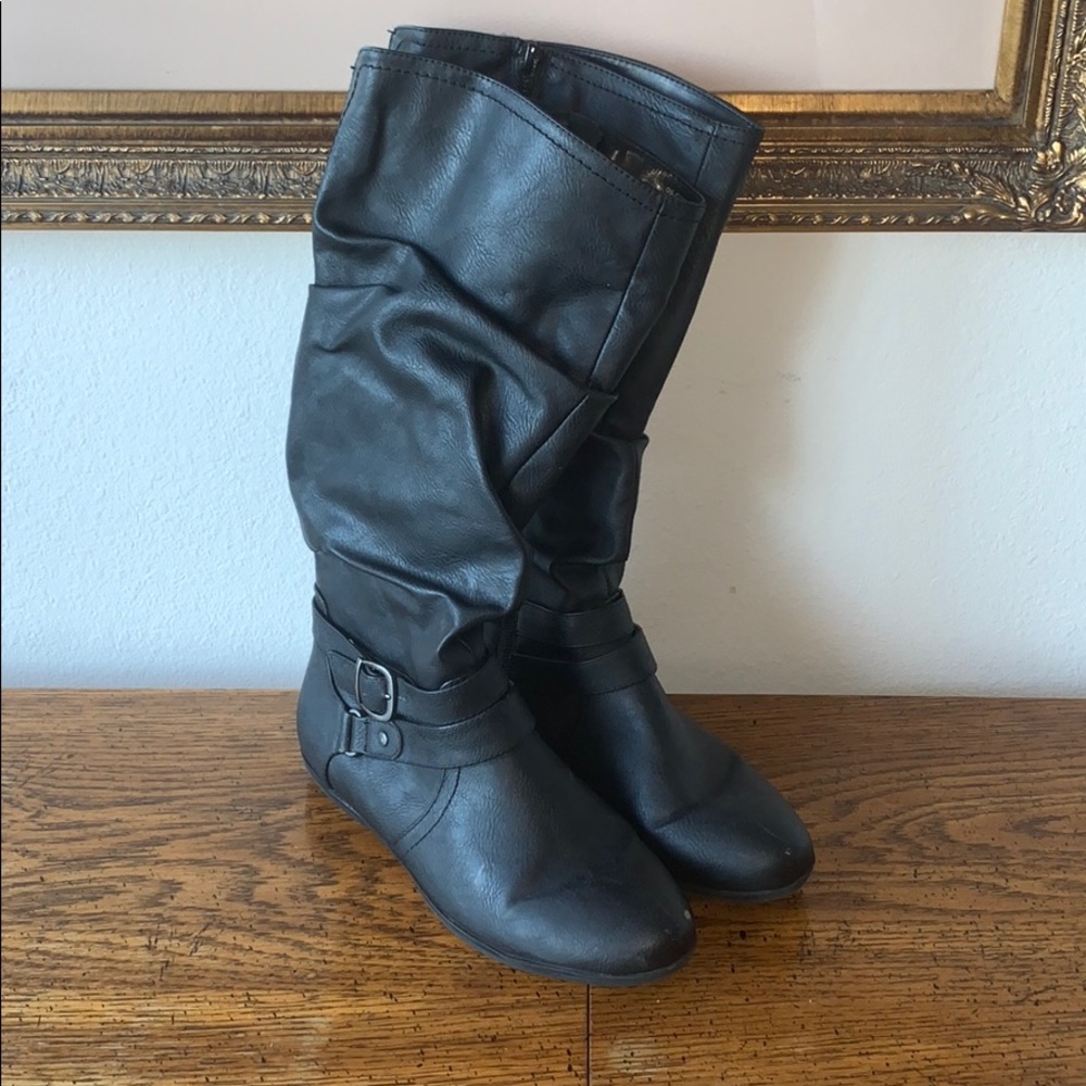 Women’s black boots